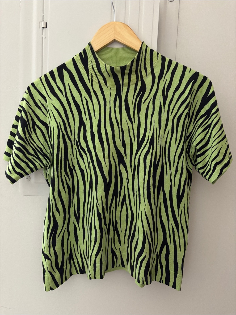 Lime Green Zebra-Print Short Sleeve Top City Silk knitwear stretch L silk vtg